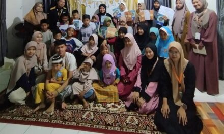 “Mahasiswa KKM IUQI Bogor Kelompok VI Desa Sukaresmi mengambil program unggulan Mengenalkan dan Memperdalam Pengetahuan Tahsin, Tajwid, Tahfidz, Ilmu Tauhid dan Fikih di TPQ Tarbiatul Aulad”